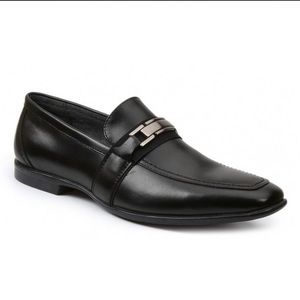Giorgio Brutini Lawton styled shoe with metal bracelet buckle strap. Memorytech